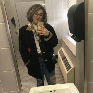 Meet your Posher, Alexis